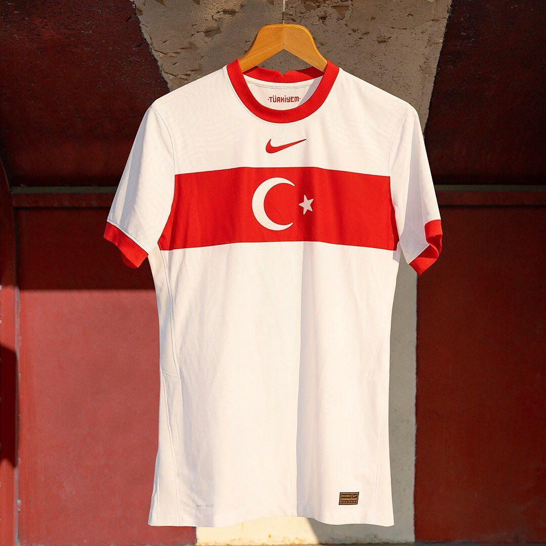 A Milli Takım'ın yeni formaları tanıtıldı