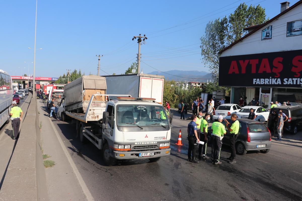 Kocaeli'de 11 araç birbirine girdi