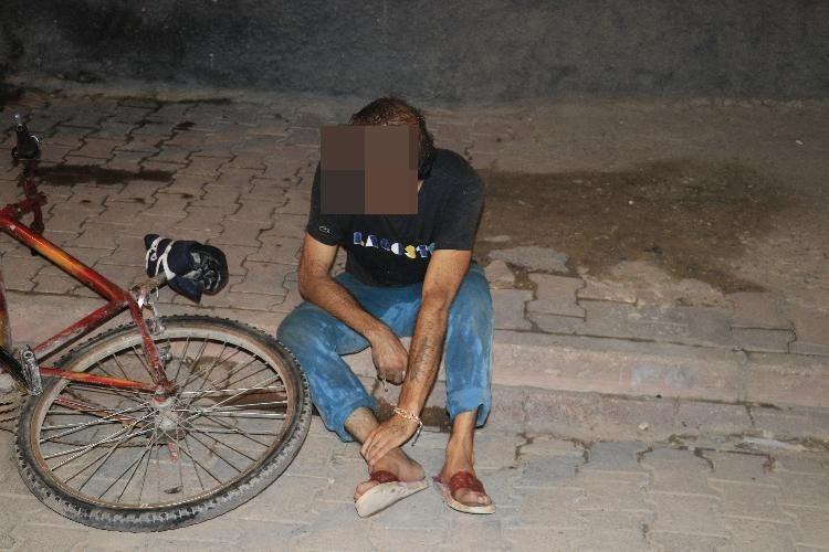 Adana'da evli bir kadını takip eden kişi dayak yedi