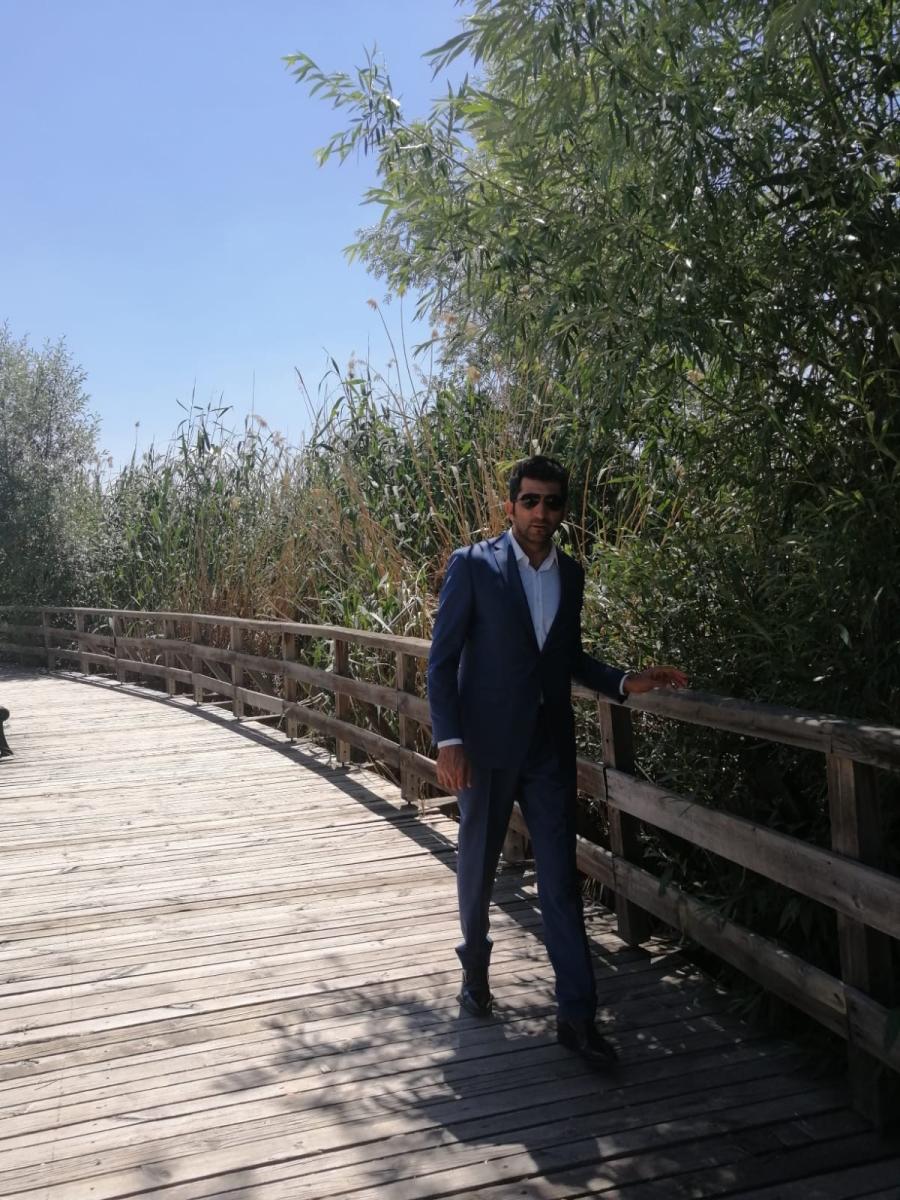 Hakkarili Mesut Yılmaz, Kenan İmirzalıoğlu’na benzerliğiyle dikkat çekiyor