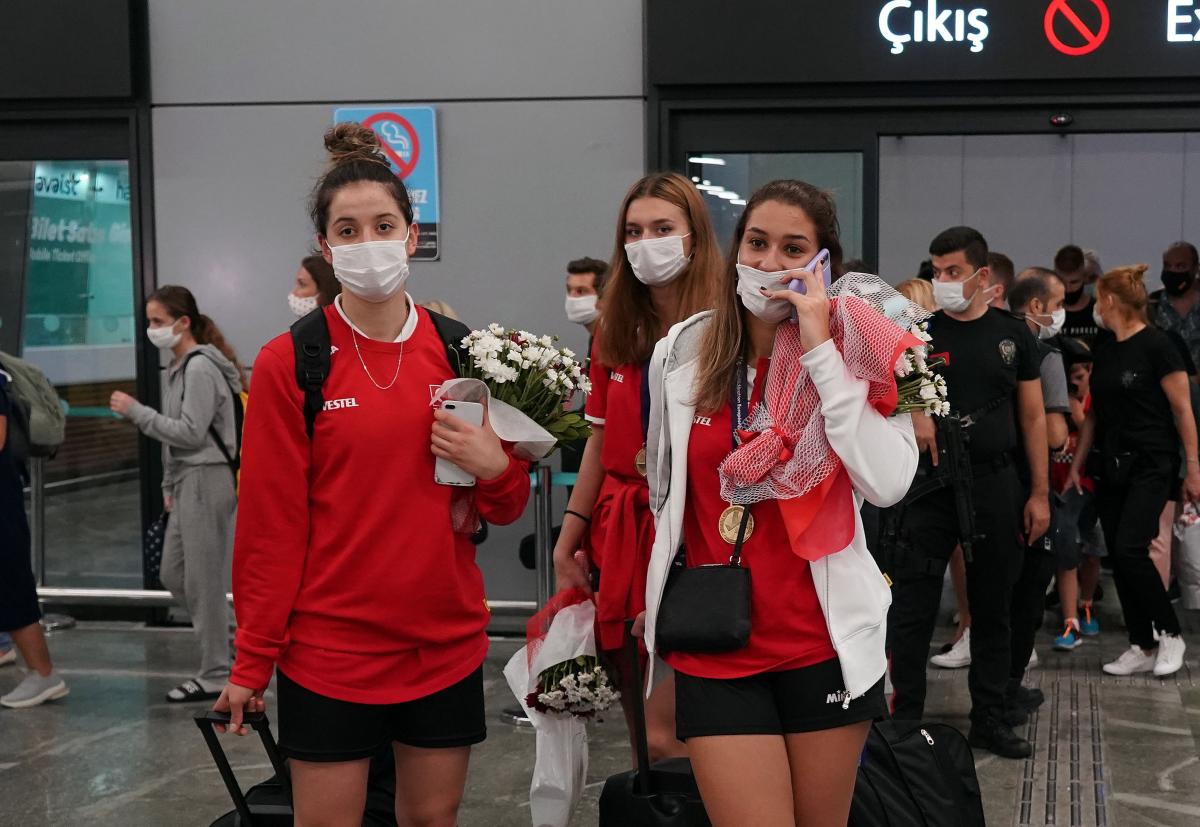 Avrupa Şampiyonu milliler yurda döndü