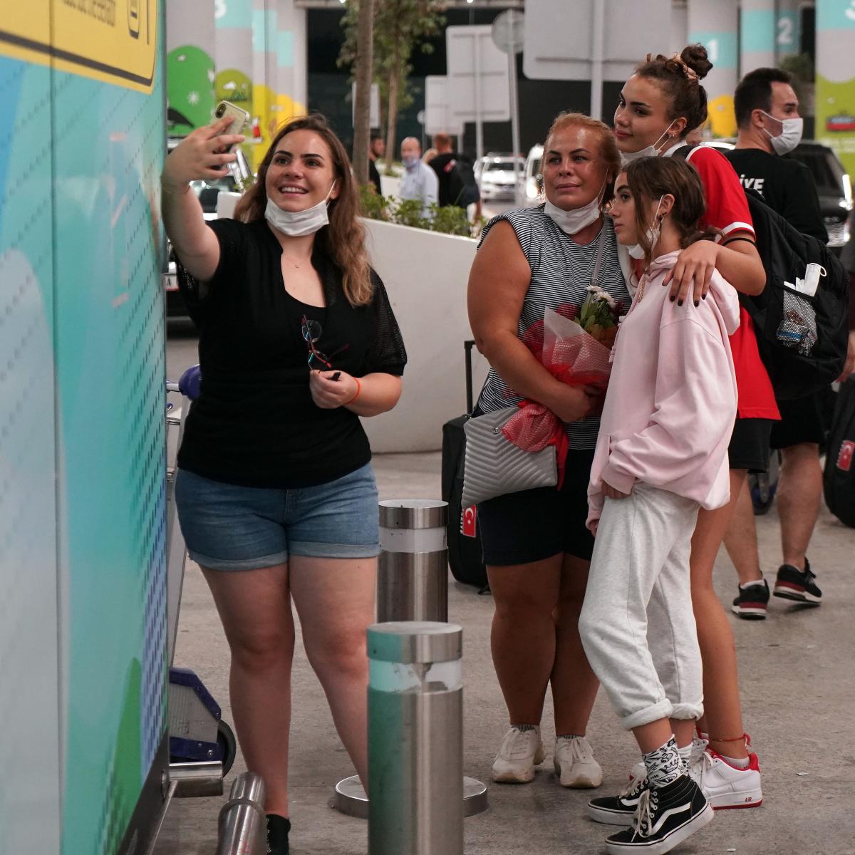 Avrupa Şampiyonu milliler yurda döndü