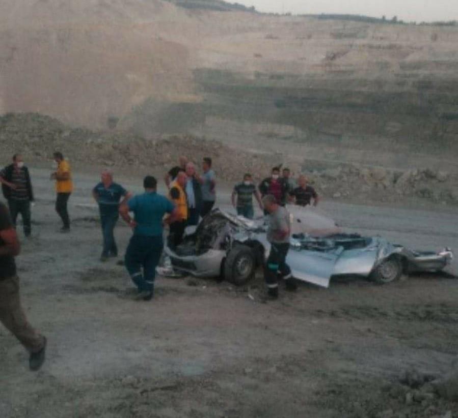 Bursa'da dev kamyon, pikapın üzerinden geçti: 1 ölü