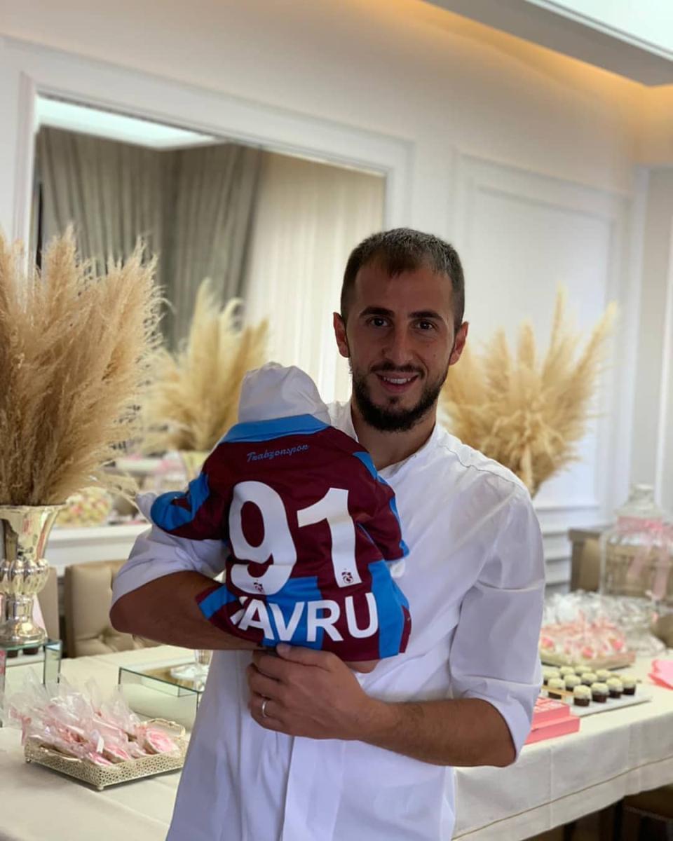 Zeki Yavru kimdir? Zeki Yavru hangi takımlarda oynadı? Zeki Yavru'nun pozisyonu ne?