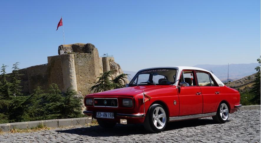 Elazığ'da bin TL'ye aldığı aracı lüks otomobile çevirdi
