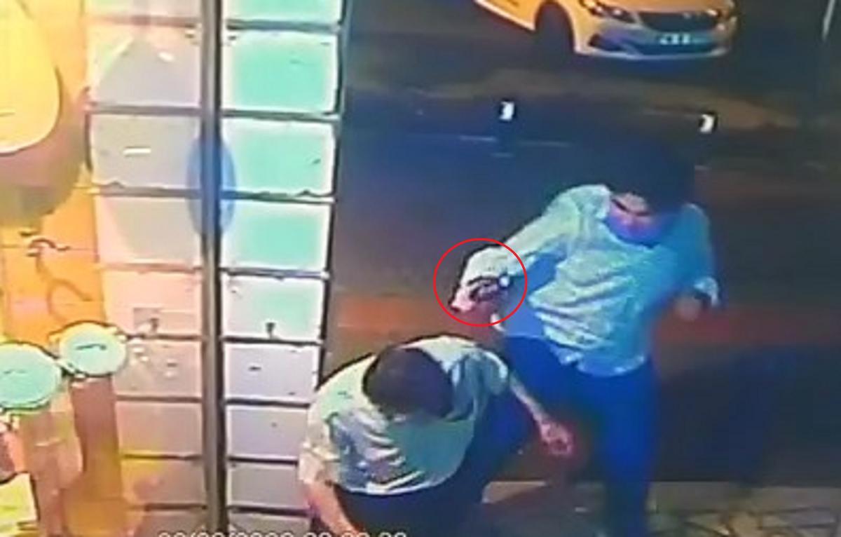 Bursa'da, kız arkadaşına eli dokunan adamı öldürdü