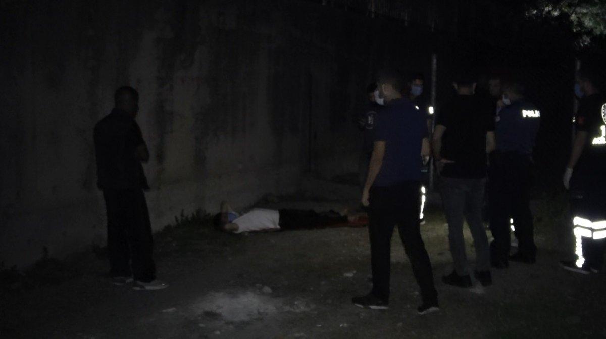 Sultangazi'de saldırıya uğrayan genci devriye gezen polis buldu