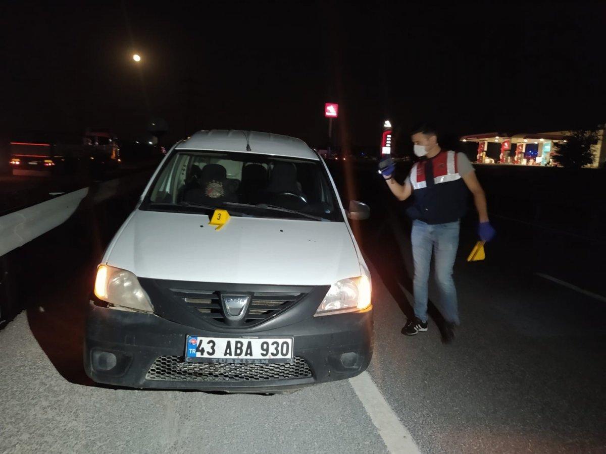 Kütahya'da otomobilin çarptığı iki kardeş biri can verdi