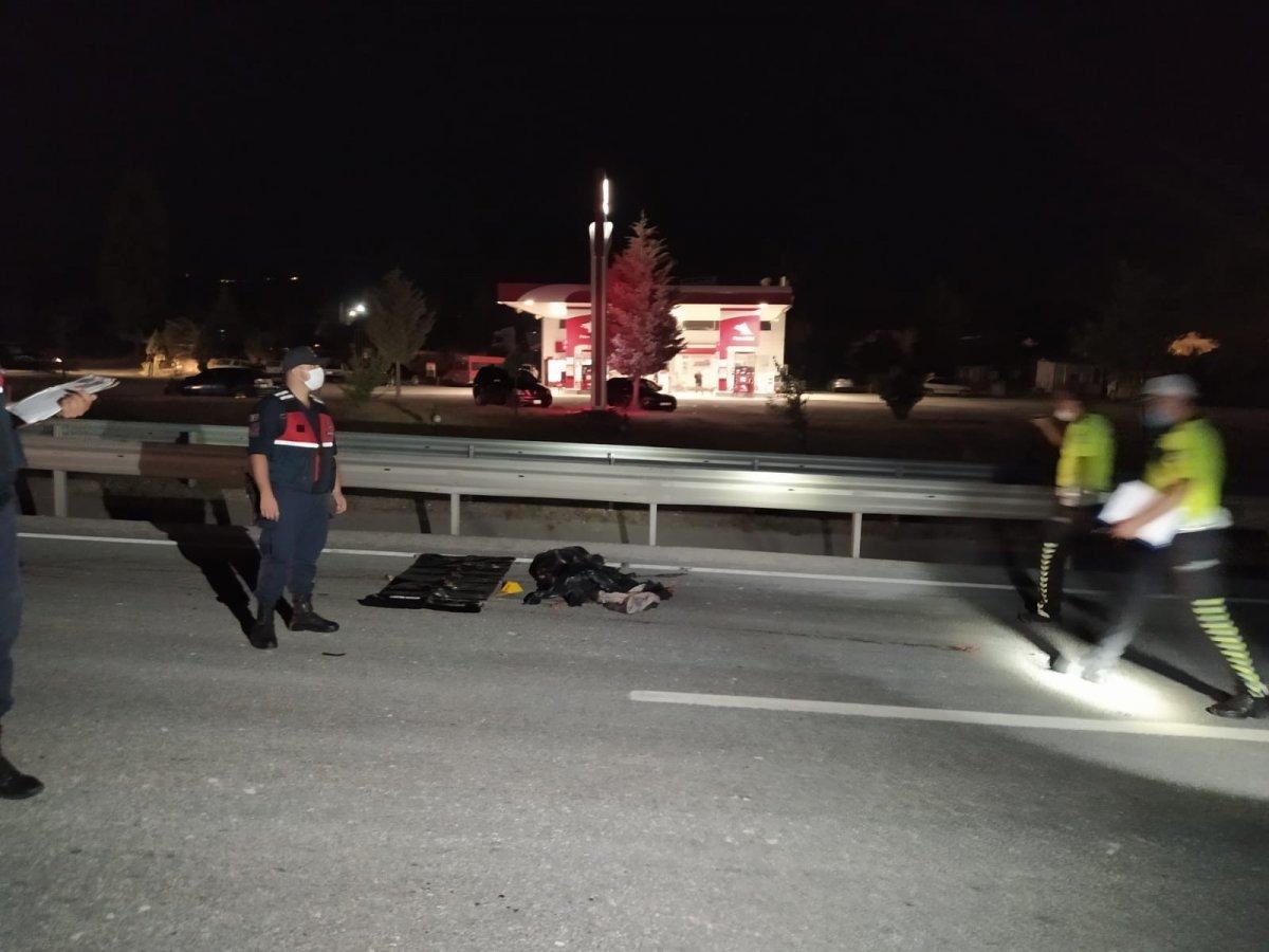 Kütahya'da otomobilin çarptığı iki kardeş biri can verdi