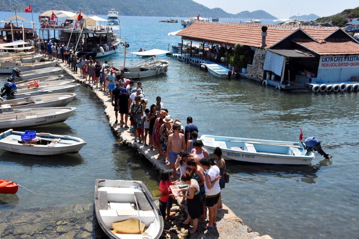 Her yıl 1 milyona yakın turist Kekova'ya gidiyor