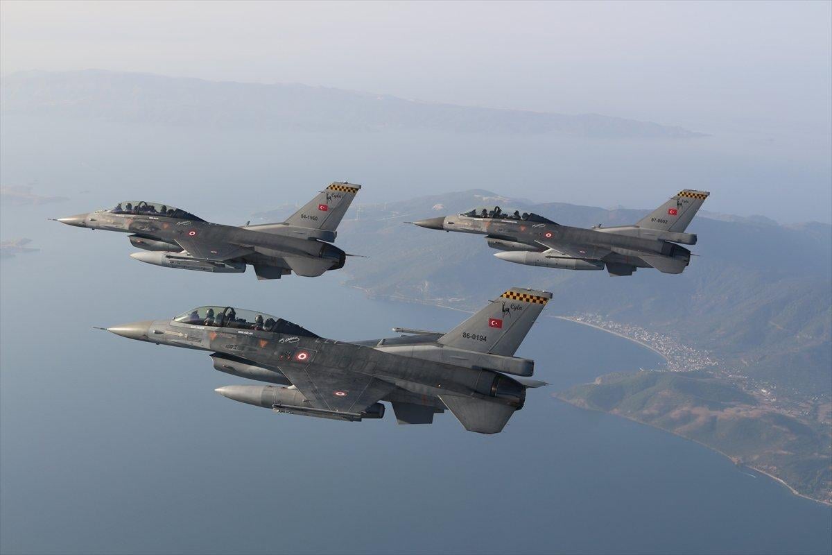 F-16 savaş uçağının özellikleri neler? Milli Savunma Bakanı Hulusi Akar'ın F-16 uçuşu
