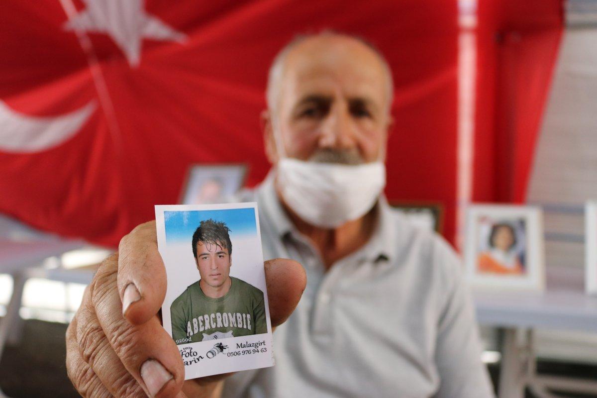 Diyarbakır’da HDP önündeki evlat nöbeti eylemine bir aile daha katıldı