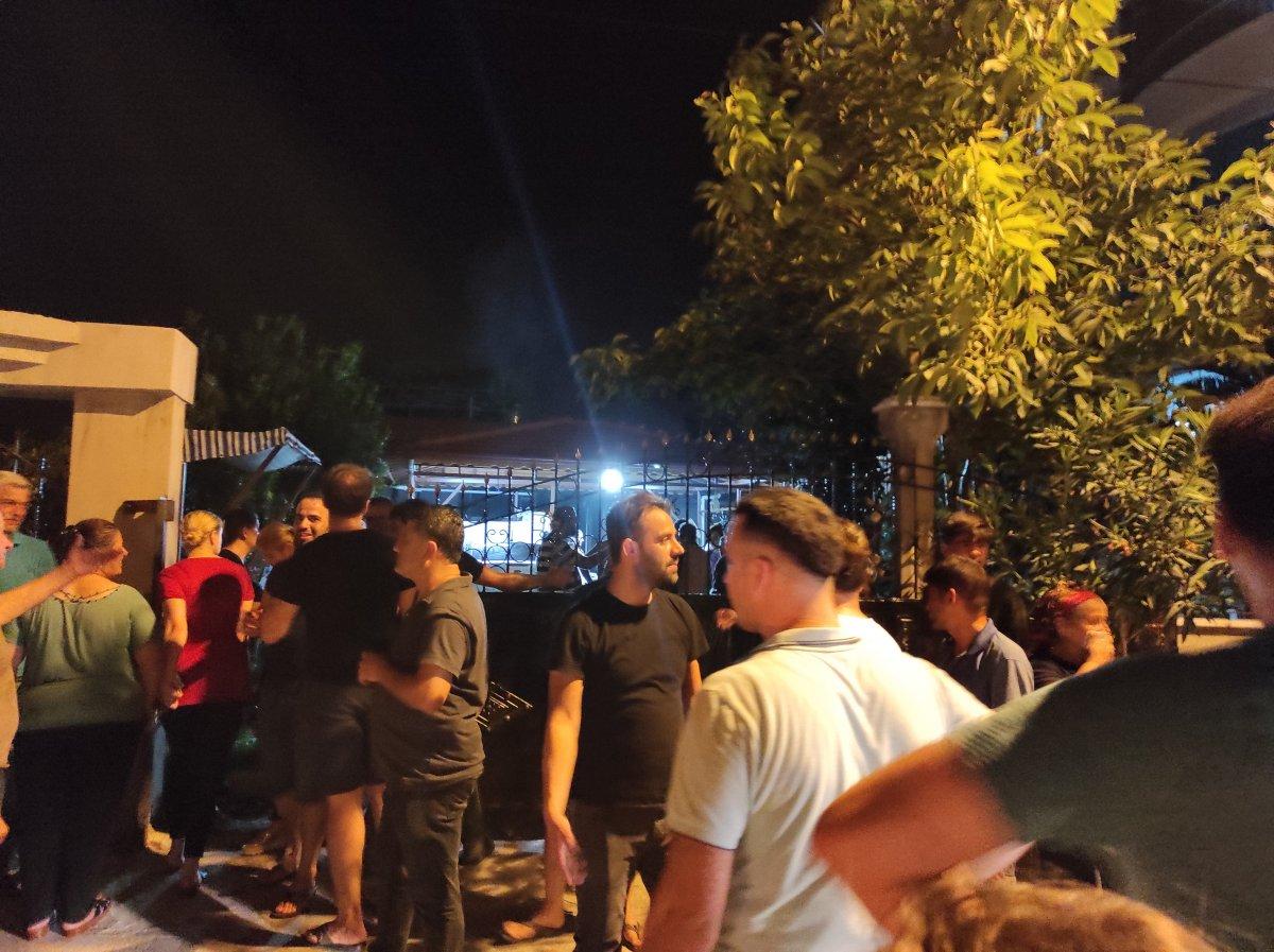 Hatay'da kayıp zannedilen çocuk kanepenin arkasında çıktı