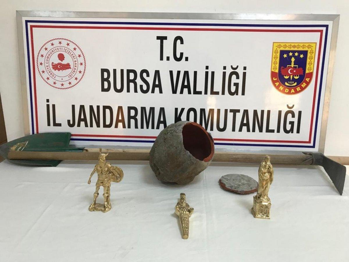 Bursa'da define dolandırıcılarını jandarma yakaladı
