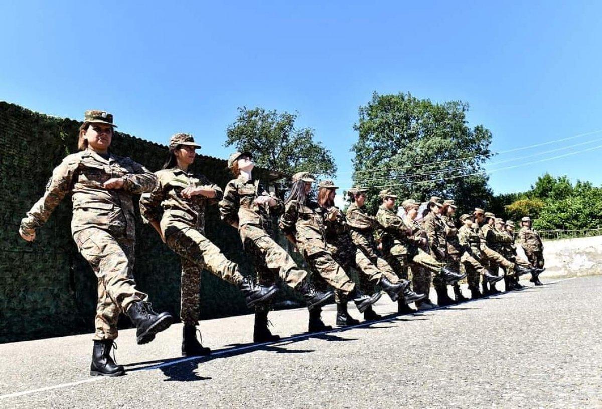 Ermenistan Başbakanı'nın eşi kadınları saldırı için hazırlıyor