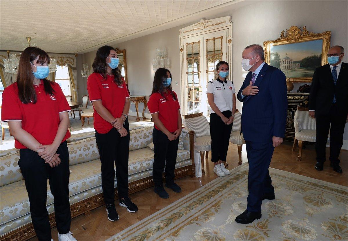 Cumhurbaşkanı Erdoğan, Avrupa şampiyonu voleybolcularımızı kabul etti