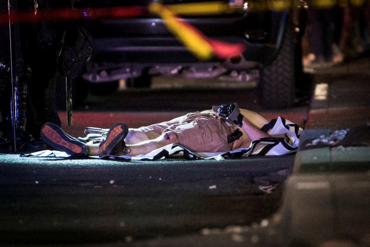 ABD polisi silahsız göstericileri döverek gözaltına aldı