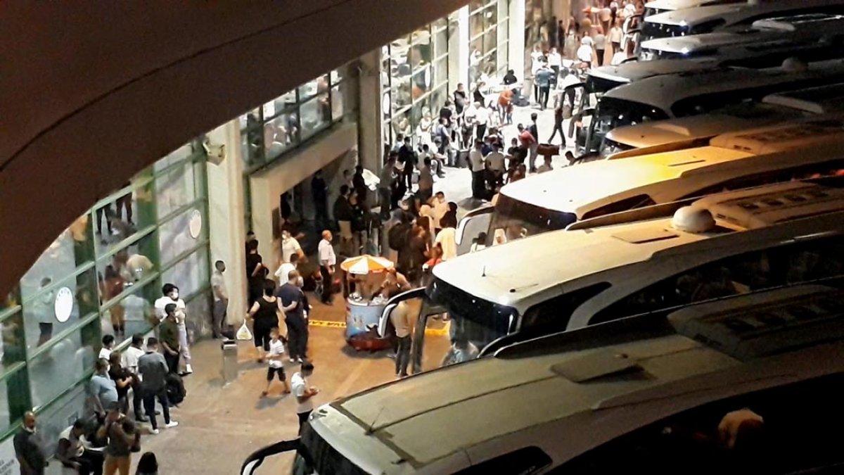 Ankara'da asker uğurlayan aileler yine koronavirüsü unuttu