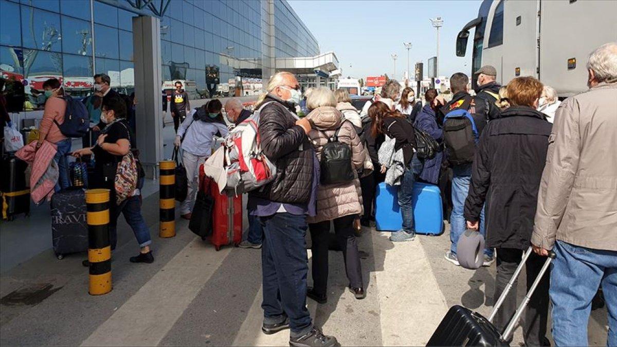KKTC'ye gidenler 7 gün karantinaya alınacak