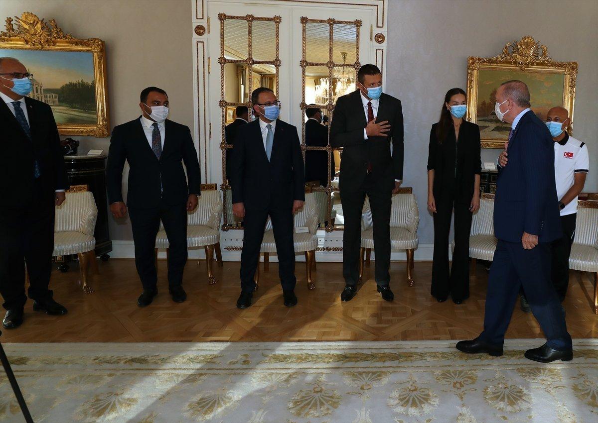 Cumhurbaşkanı Erdoğan, Avrupa şampiyonu voleybolcularımızı kabul etti
