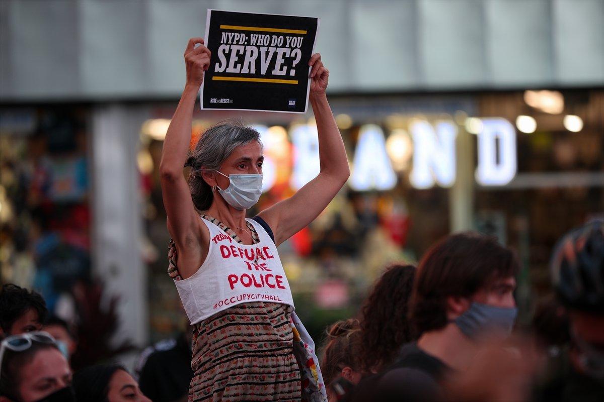 New York'ta Trump karşıtı protesto: Yüzlercesi otel önünde yattı