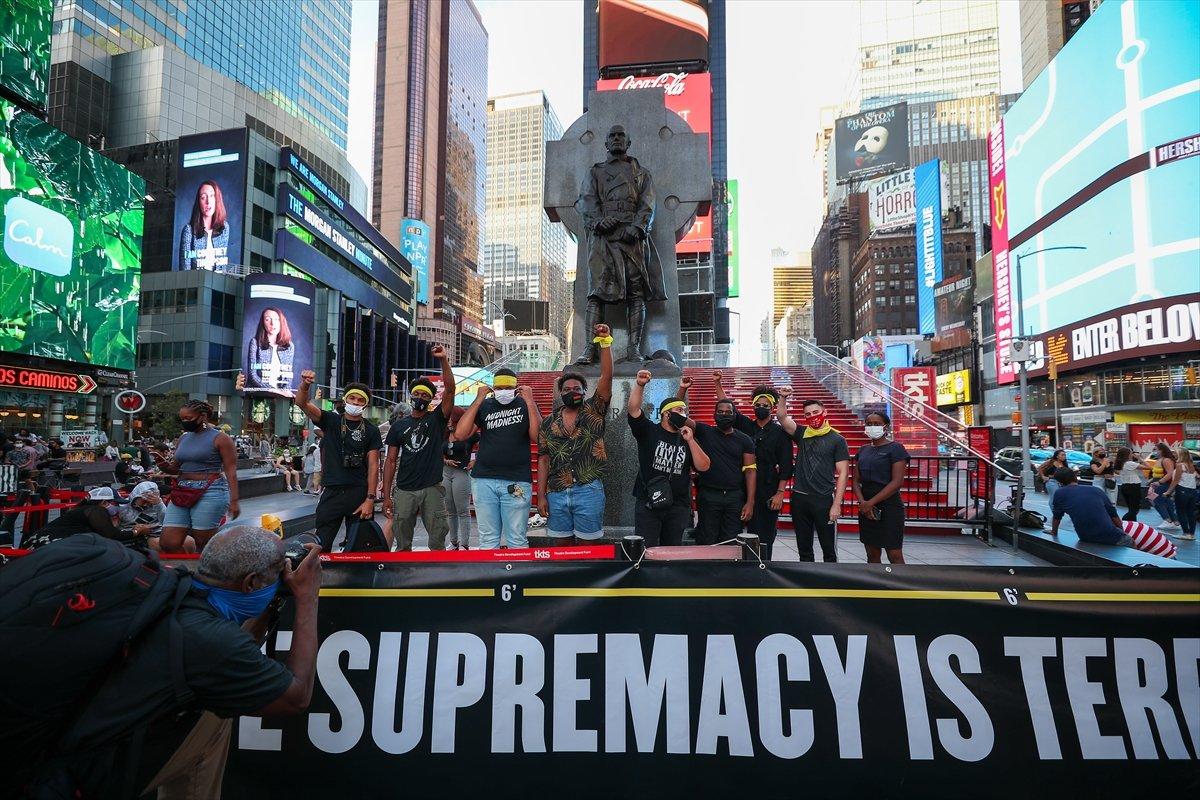 New York'ta Trump karşıtı protesto: Yüzlercesi otel önünde yattı