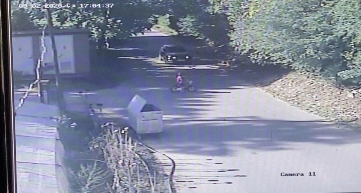 Beykoz'da otomobilin bisikletli çocuğa çarpma anı