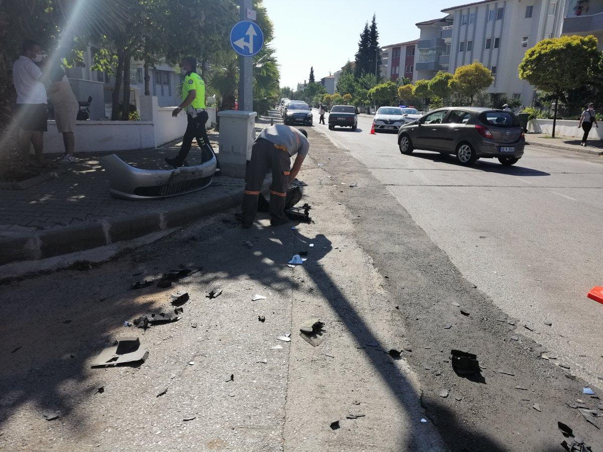 Muğla'da KPSS'ye yetişmeye çalışan iki araç kaza yaptı