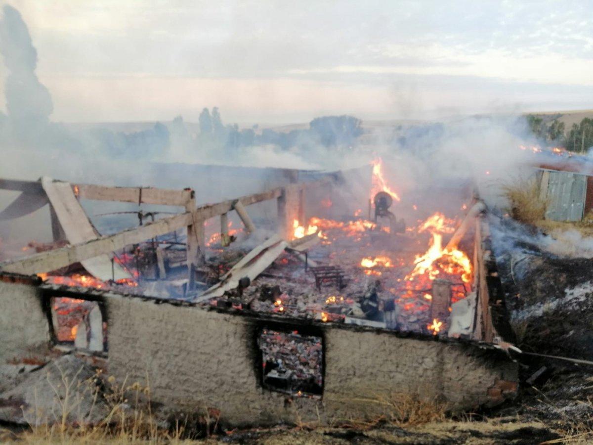 Yozgat'ta kereste fabrikası yandı