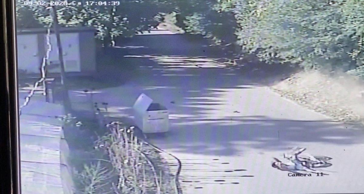 Beykoz'da otomobilin bisikletli çocuğa çarpma anı