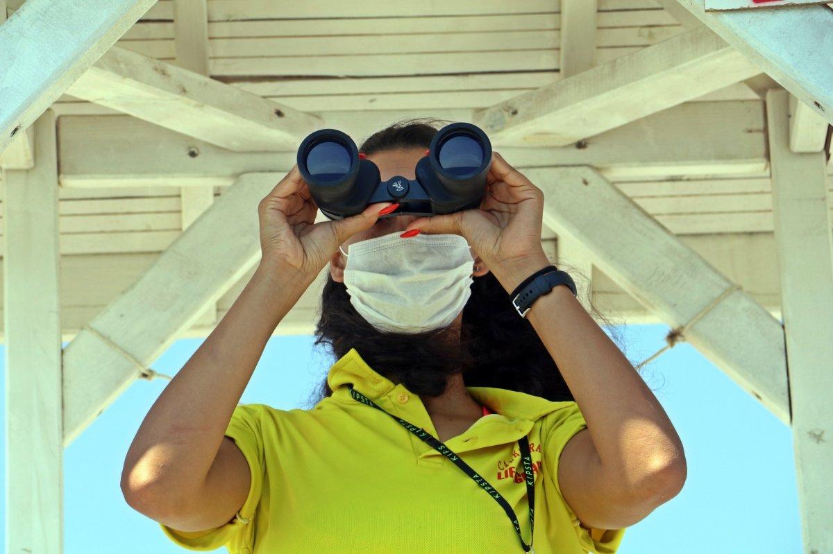 Antalya'da kadın cankurtaranlardan 'boğulma taklidi' tepkisi