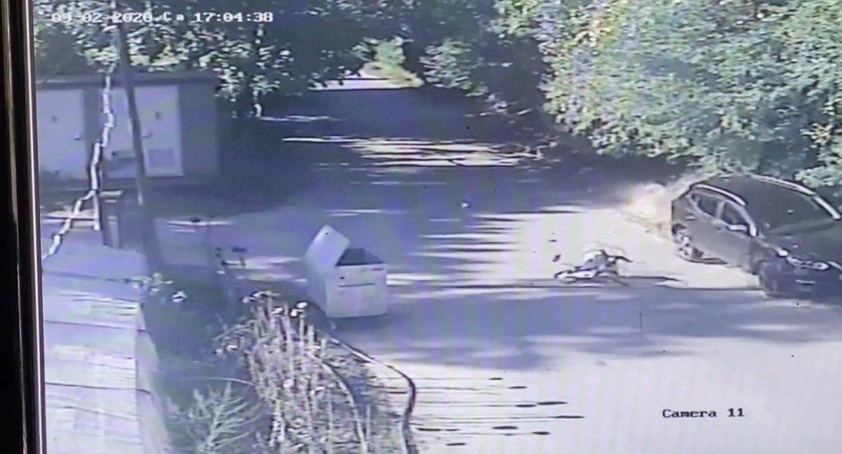 Beykoz'da otomobilin bisikletli çocuğa çarpma anı