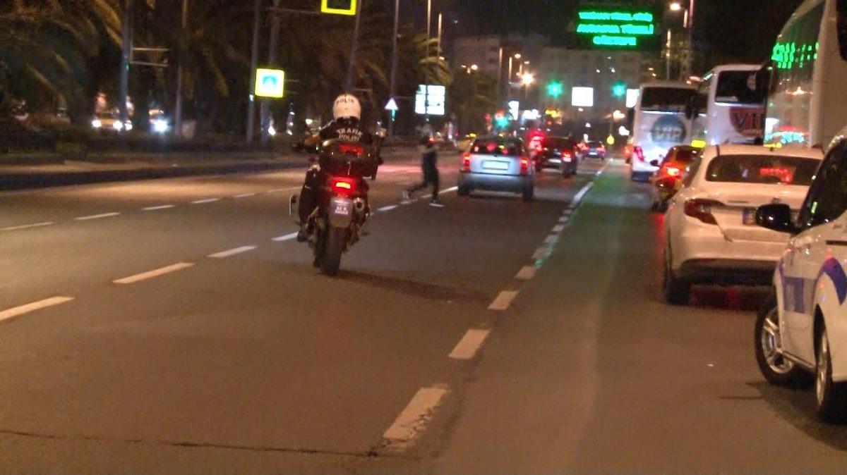 Fatih'te polisten kaçan motosiklet sürücüsü kaza yaptı