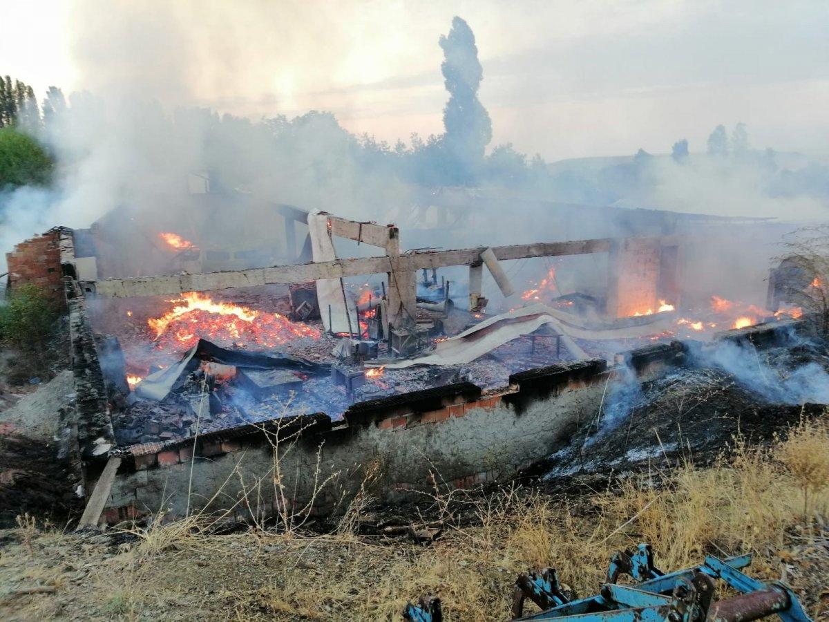 Yozgat'ta kereste fabrikası yandı