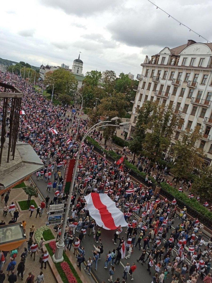 Belarus'ta devam eden protestolara polis engeli
