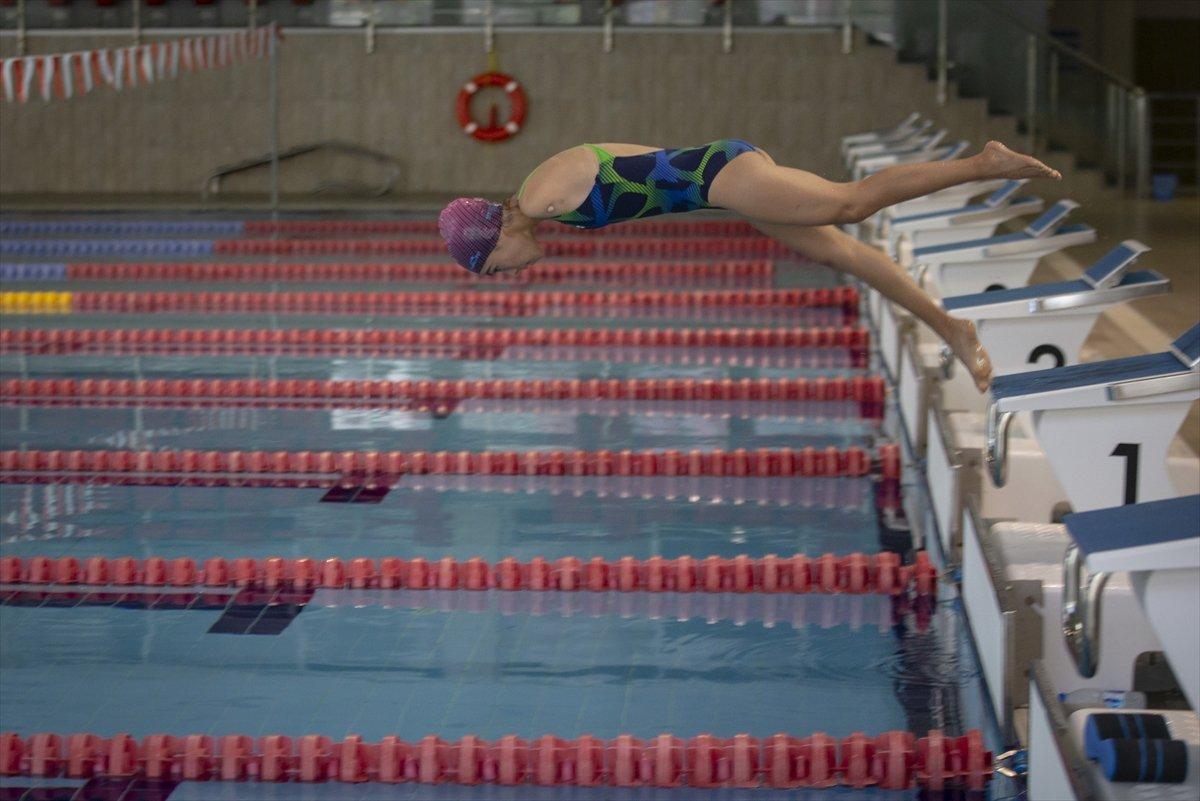 Paralimpik yüzücü Sevilay Öztürk'ün hedefi altın madalya