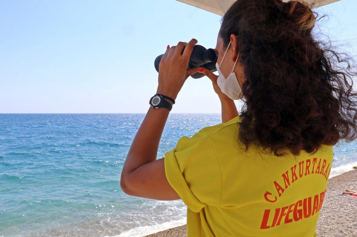 Antalya'da kadın cankurtaranlardan 'boğulma taklidi' tepkisi