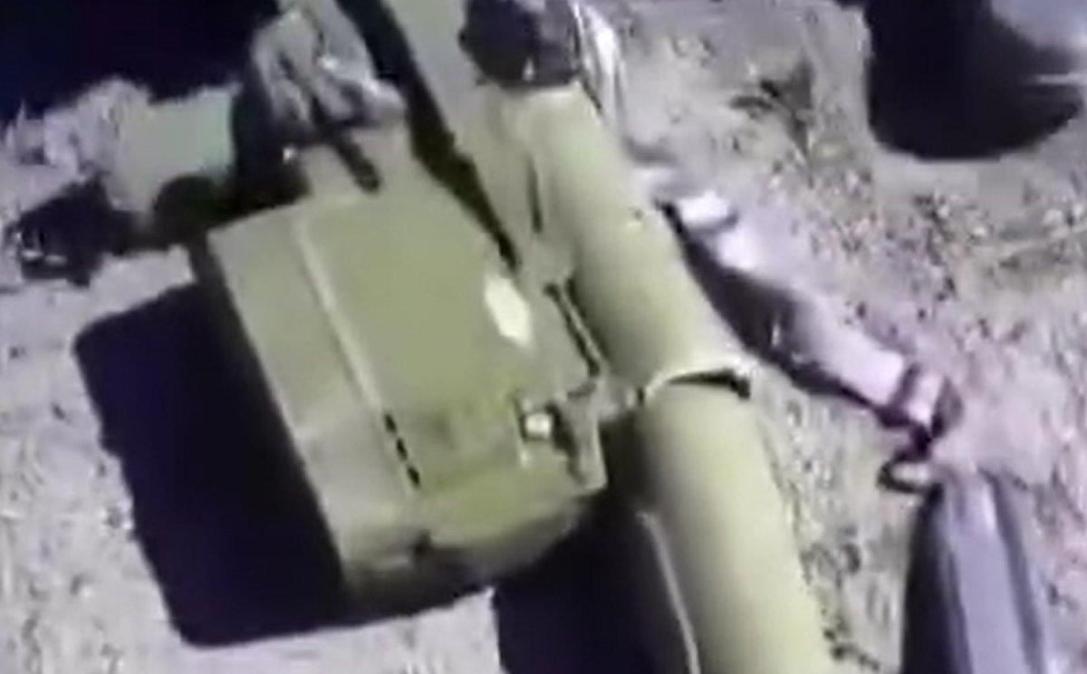 Rus askerinin omzunda patlayan roket