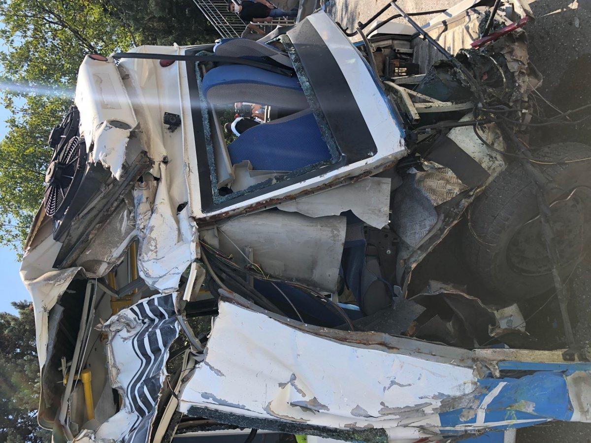 Bursa'da otobüs, minibüse çarptı: 9 yaralı