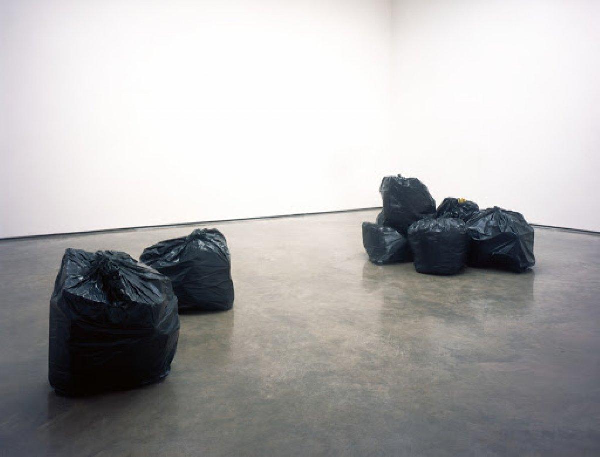 Bir sanat eseri olarak 500 bin TL’den satışa çıkan çöp torbası