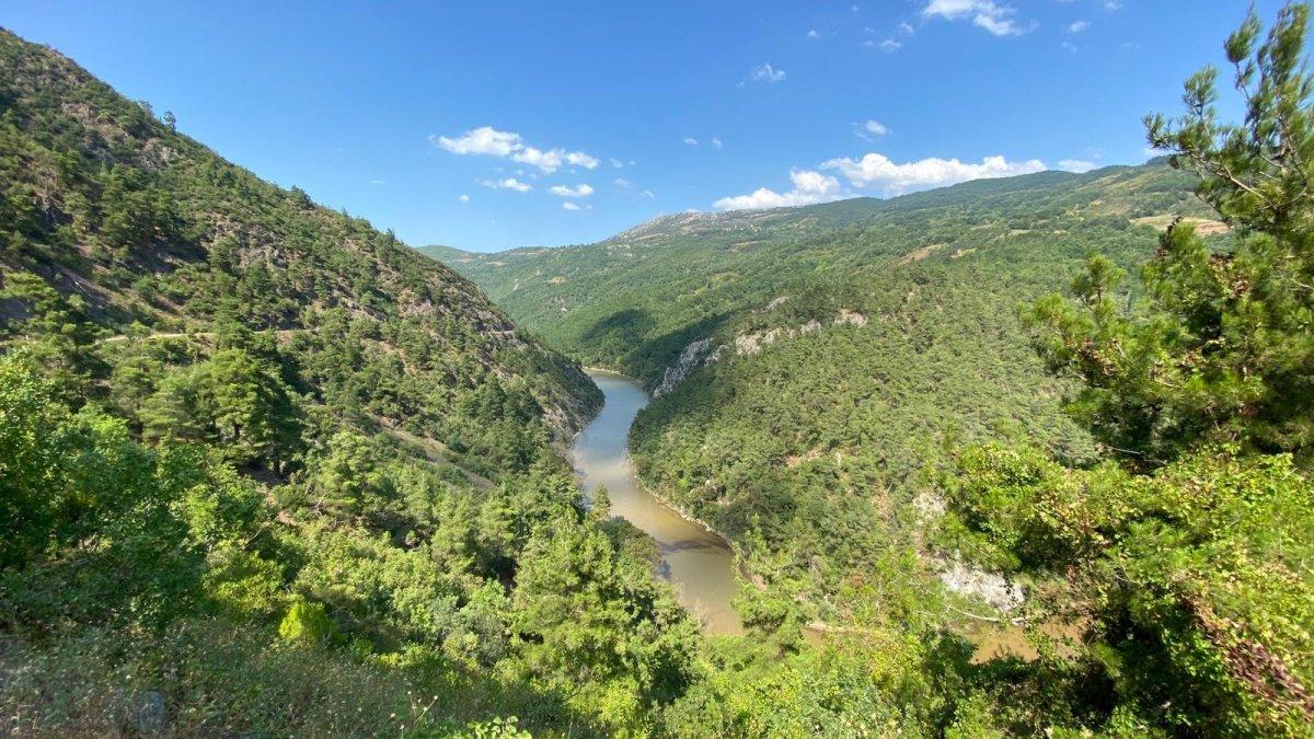 Bursa'da selfie çekerken kayalıklardan düşen genç öldü
