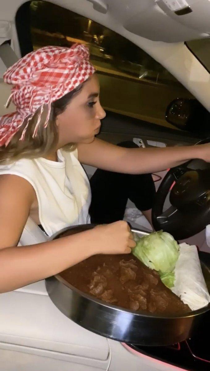 İstanbul’da kadın maganda direksiyon başında çiğ köfte yedi