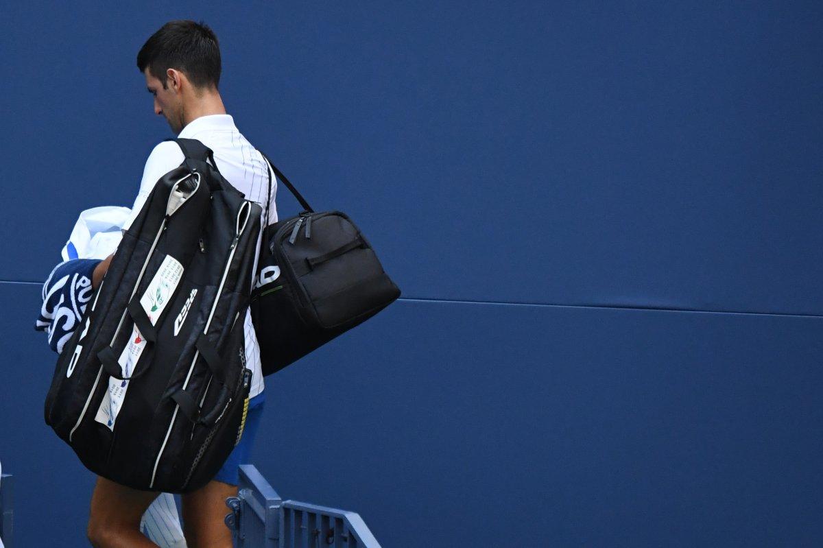 Novak Djokovic, topu hakeme attığı için Amerika Açık’ta diskalifiye oldu