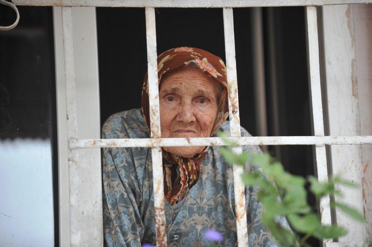 Bursa'da yaşlı kadının altın dişleri çalındı