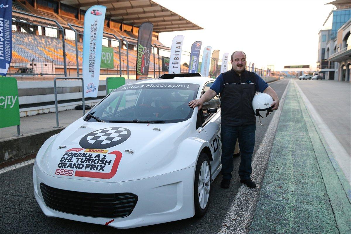 Sanayi ve Teknoloji Bakanı Mustafa Varank, Formula 1 pistinde tehlike atlattı