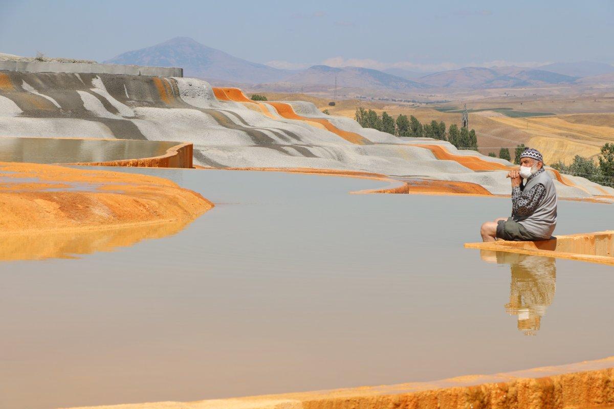 Sivas'ta Pamukkale’ye benzerliğiyle dikkat çeken Altınkale, açılışa gün sayıyor