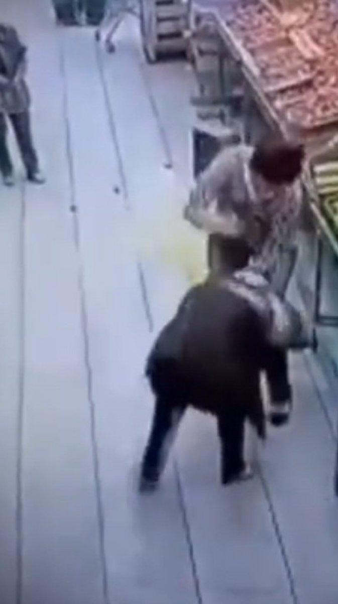 Rusya’da reyon görevlisi defalarca bıçaklandı