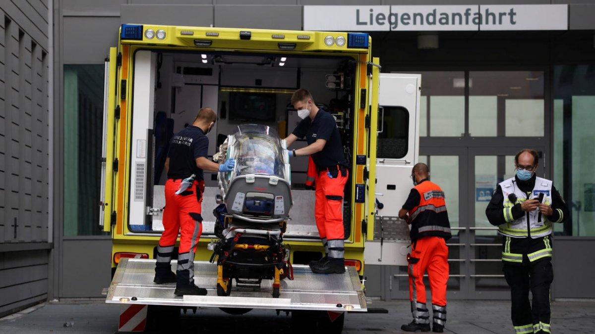 Rus muhalif Aleksey Navalnıy komadan uyandı