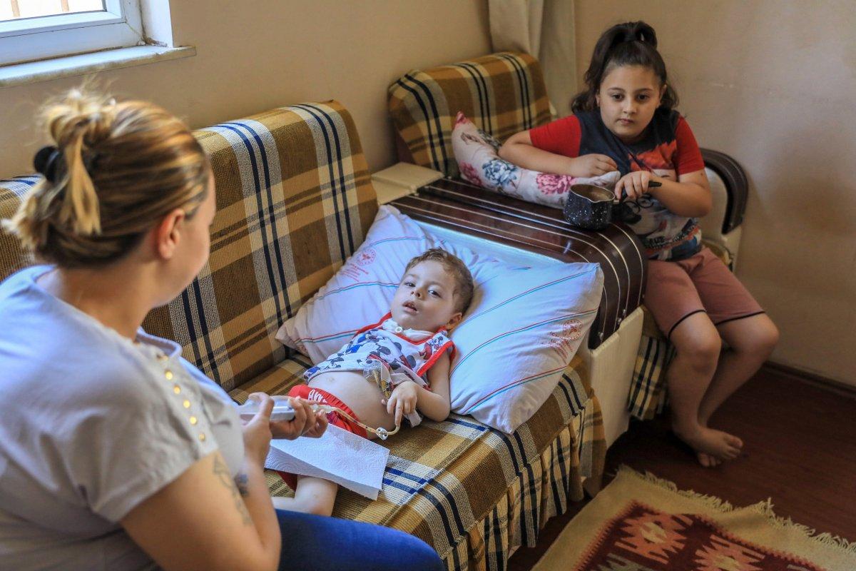 Antalya'da SMA'lı oğlunu yaşatmak için yardım bekliyor
