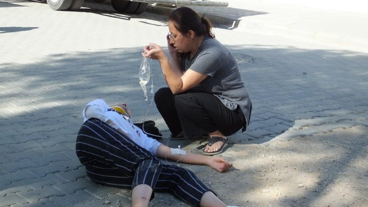 Balıkesir'de otomobil ile motosiklet çarpıştı: 2 yaralı